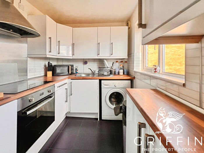 3 Bedroom Flat To Rent In Grenville Road, Chafford Hundred, Grays, RM16