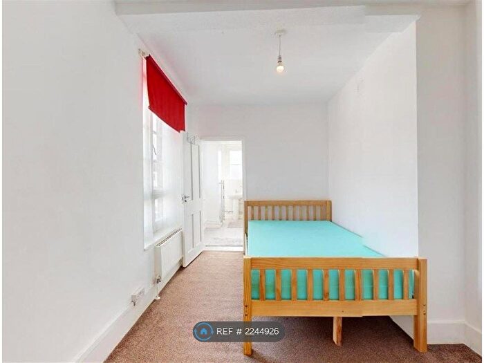 2 Bedroom Flat To Rent In Derby Lodge, London, WC1X
