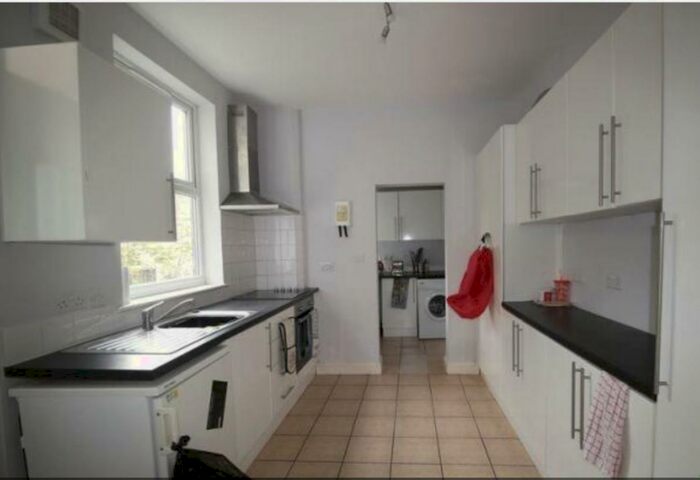 1 Bedroom Semi-Detached House To Rent In Radcliffe Road, West Bridgford, NG2