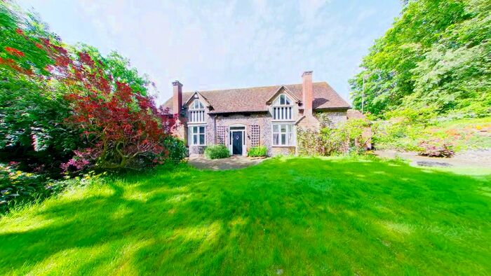 4 Bedroom Link Detached House To Rent In Harthall Lane, Kings Langley, Hertfordshire, WD4