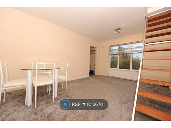 Studio To Rent In Hill Lane, Ruislip, HA4