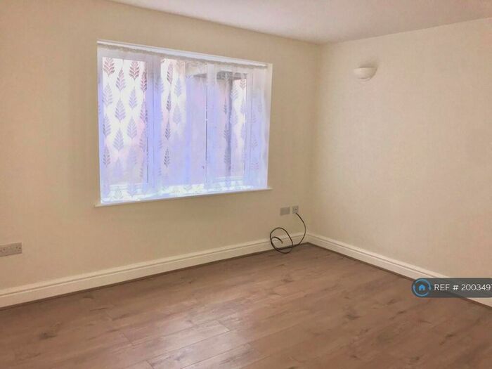 1 Bedroom Flat To Rent In Vineys Yard, Bruton, BA10