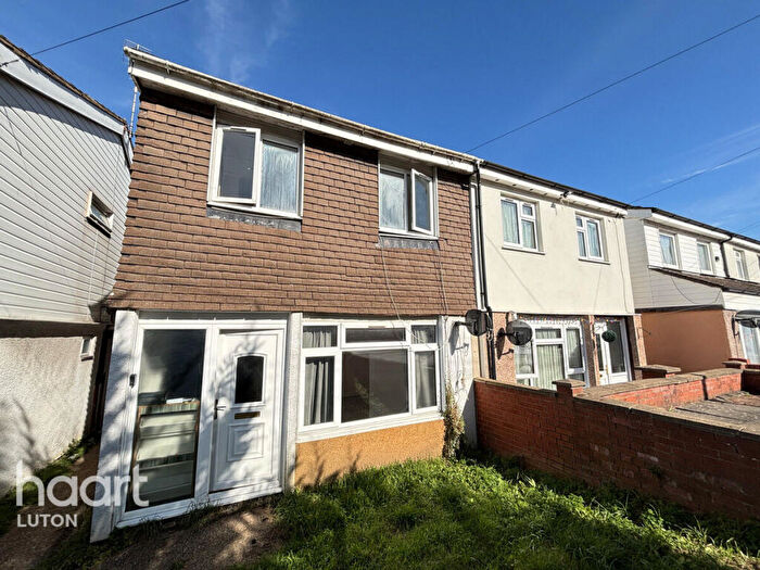 3 Bedroom Semi Detached House To Rent In Hockwell Ring, Luton, LU4