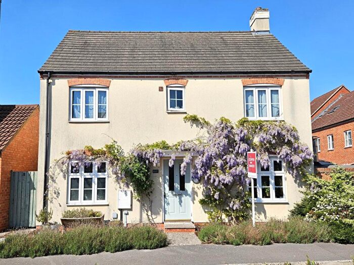 4 Bedroom Detached House For Sale In Sharpham Road, Glastonbury, BA6