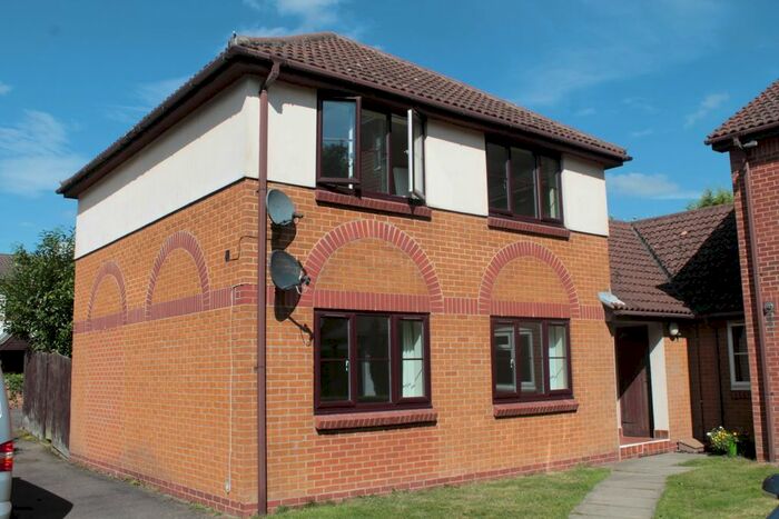 1 Bedroom Flat To Rent In Wordsworth Mead, Redhill RH1