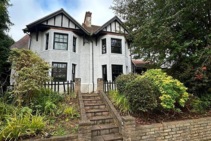 5 Bedroom Detached House To Rent In New Road, AL6