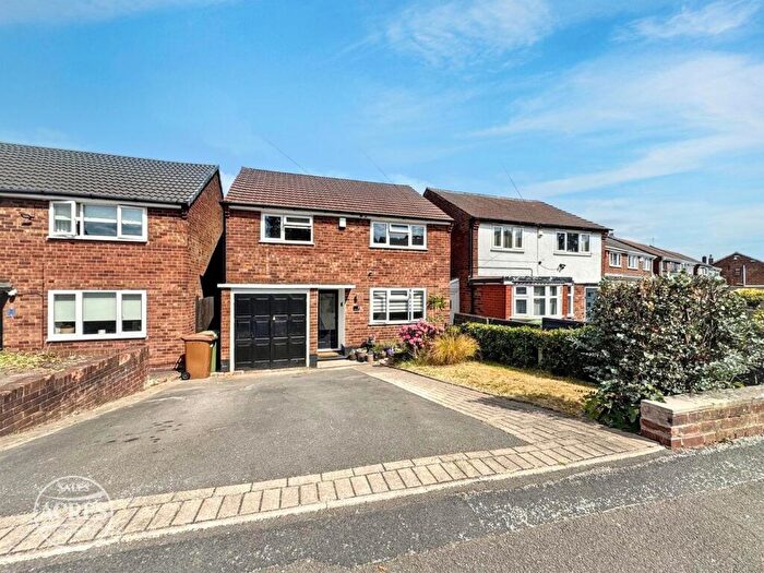 3 Bedroom Detached House For Sale In Park Farm Road, Great Barr, Birmingham, B43