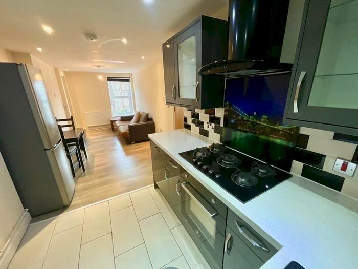 1 Bedroom Flat To Rent In Tudor Street, City Centre, Cardiff, CF11