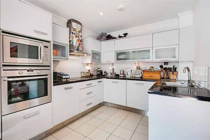 1 Bedroom Flat To Rent In Kingswood Court, Marchmont Road, TW10