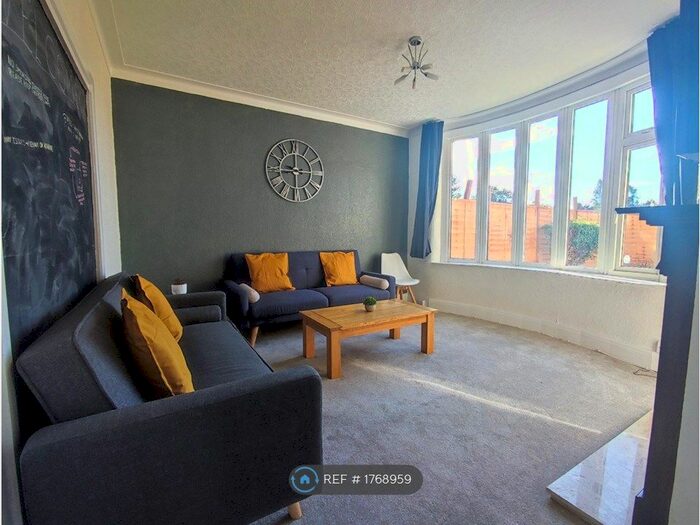 4 Bedroom Semi-Detached House To Rent In Whitebrook Road, Manchester, M14