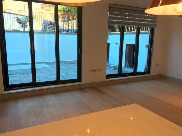 3 Bedroom Flat To Rent In Very Near Blakesley Avenue Area, Ealing Broadway West, W5