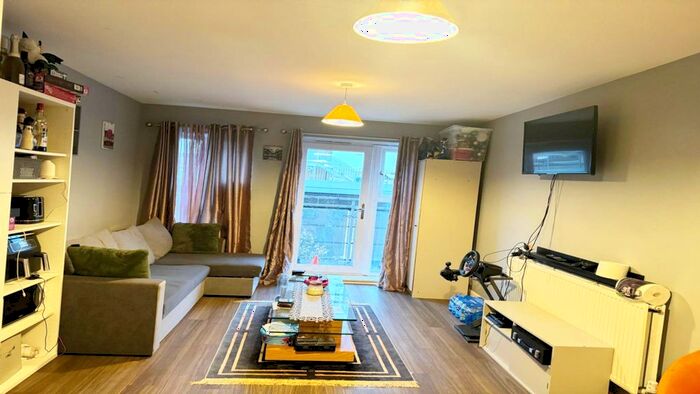 2 Bedroom Flat To Rent In Moulsford Mews, Reading, RG30