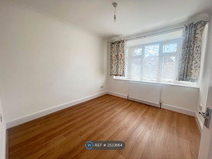 3 Bedroom Flat To Rent In Chadwell Heath Lane, Romford, RM6