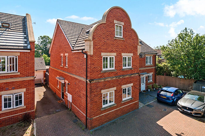 3 Bedroom Semi-Detached House For Sale In Derisley Close, Byfleet, KT14