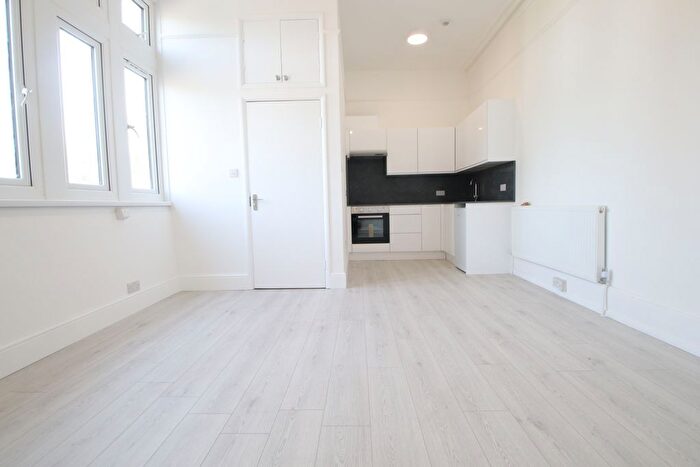 Studio To Rent In Tottenham Lane, London, N8