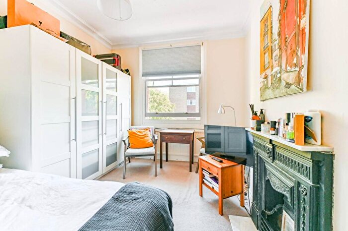 1 Bedroom Flat For Sale In Lower Addiscombe Road, Croydon, CR0