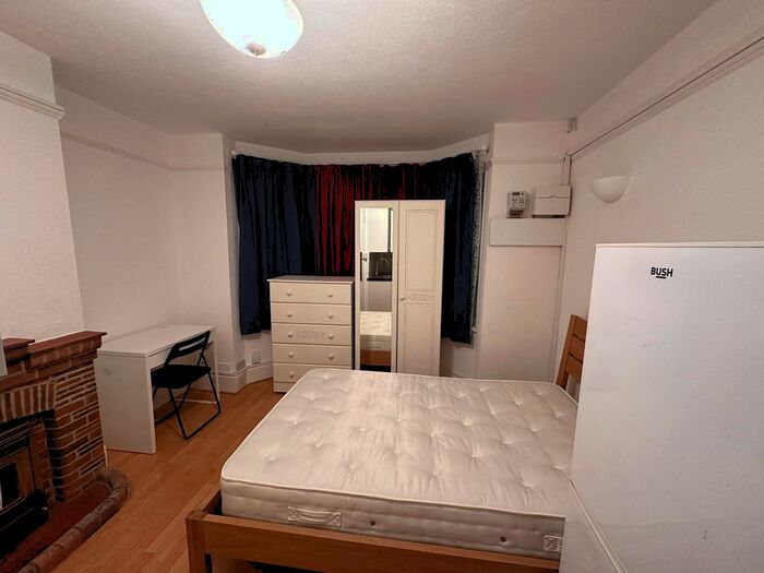 Studio To Rent In Stoke Road, Slough, Berkshire, SL2