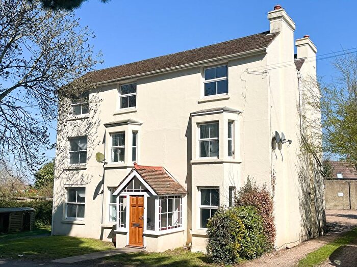 2 Bedroom Flat For Sale In Hastings Road, Battle, TN33