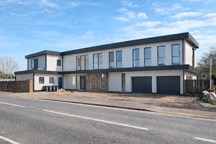 4 Bedroom Detached House For Sale In Crooked Mile, Waltham Abbey, Essex, EN9