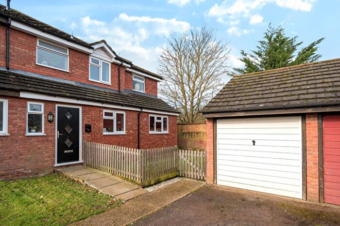 4 Bedroom Semi Detached House For Sale In Mersey Close, Flitwick, MK45