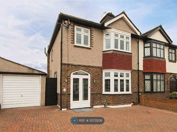 3 Bedroom Semi-Detached House To Rent In Sidcup Road, Lee, SE12