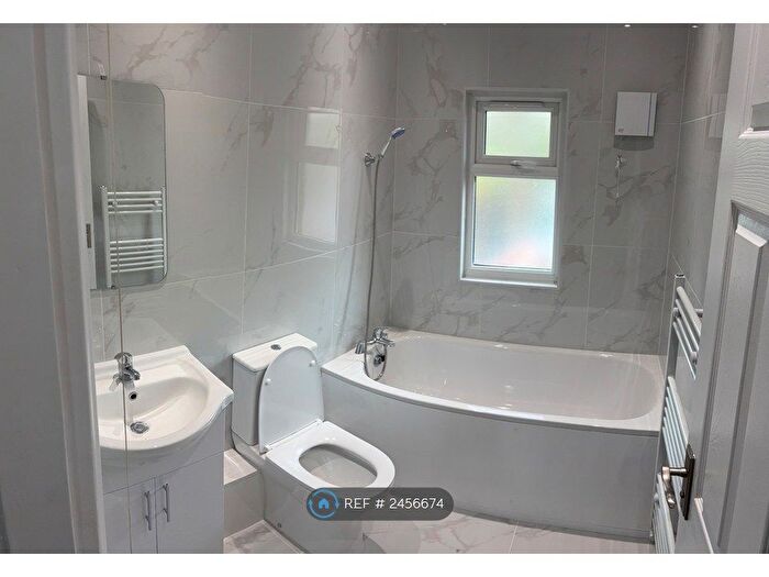 3 Bedroom Terraced House To Rent In Allenby Road, Southall, UB1