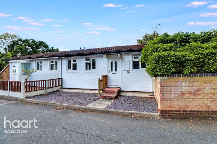 2 Bedroom Bungalow For Sale In Holgate, Basildon, SS13