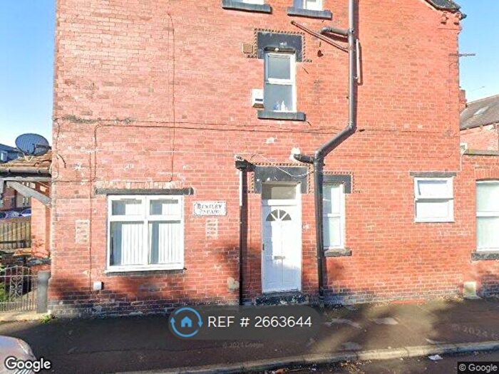 3 Bedroom Flat To Rent In Bentley Lane, Leeds, LS6
