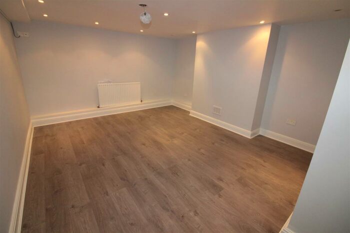 2 Bedroom Flat To Rent In Muybridge Yard Browns Road Surbiton, KT5