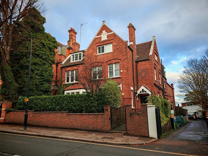 2 Bedroom Flat For Sale In Fitzjohns Avenue, Hampstead, NW3