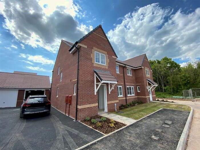 4 Bedroom Semi-Detached House To Rent In Bullrush Way, Sedbury, Chepstow, NP16