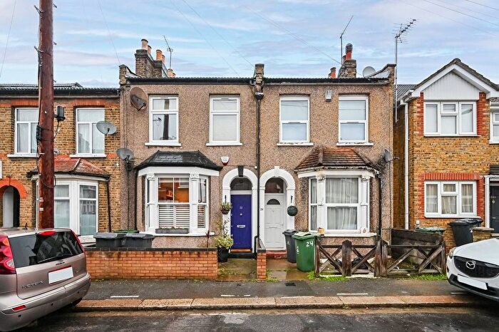 1 Bedroom Flat For Sale In Salisbury Road, Chingford, London, E4