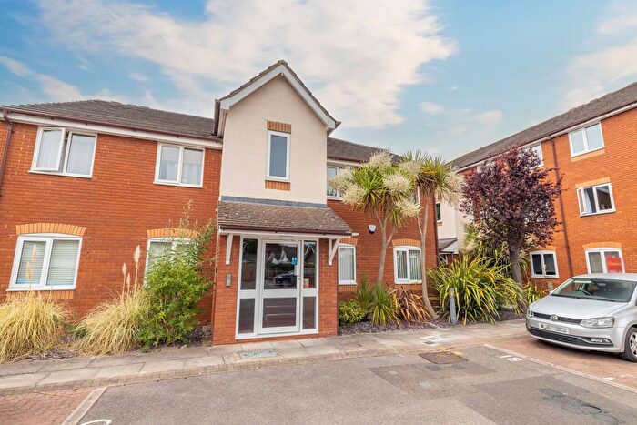 2 Bedroom Flat To Rent In Cleves Court, Firs Ave, Windsor, SL4