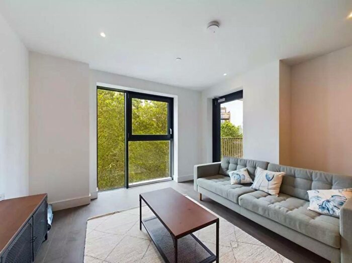 2 Bedroom Apartment To Rent In Hewson Way, London, SE17