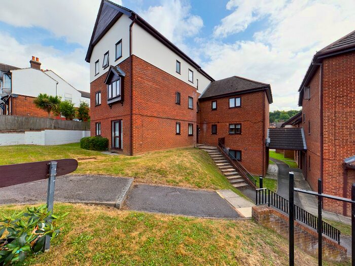 2 Bedroom Flat To Rent In Sovereign Court Totteridge Avenue, High Wycombe, HP13
