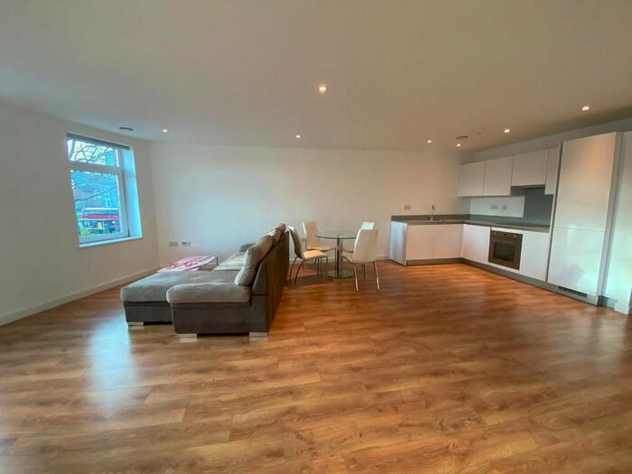2 Bedroom Flat To Rent In Greens End, Woolwich, London, SE18
