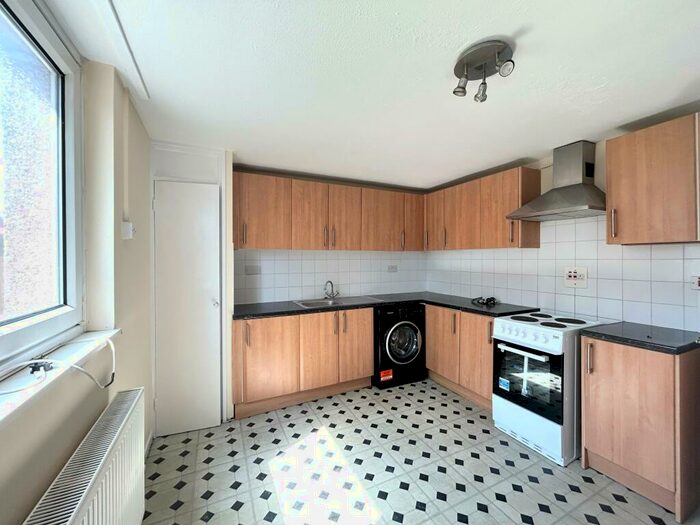 1 Bedroom House To Rent In Briar Road, RM3