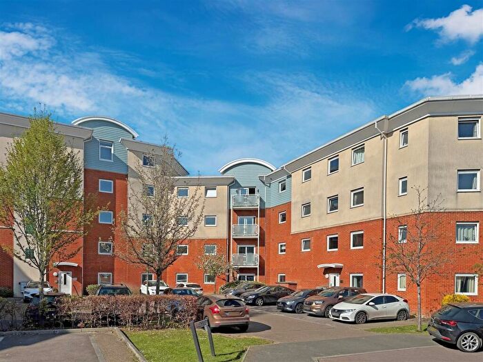2 Bedroom Flat For Sale In Burrage Road, Redhill, RH1