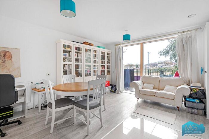 1 Bedroom Apartment For Sale In Regiment Hill, London, NW7