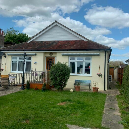 1 Bedroom Flat To Rent In Robins Drive, PO21