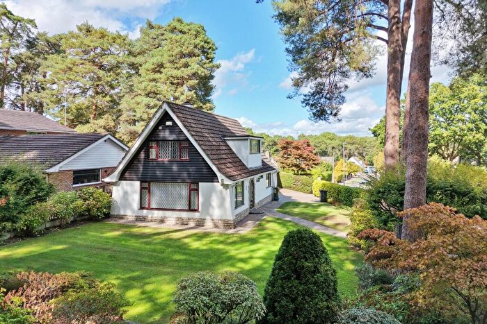3 Bedroom House For Sale In Robinswood Drive, Ferndown, BH22