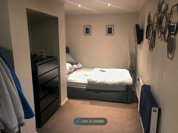 1 Bedroom Flat To Rent In Mirfield, Mirfield, WF14