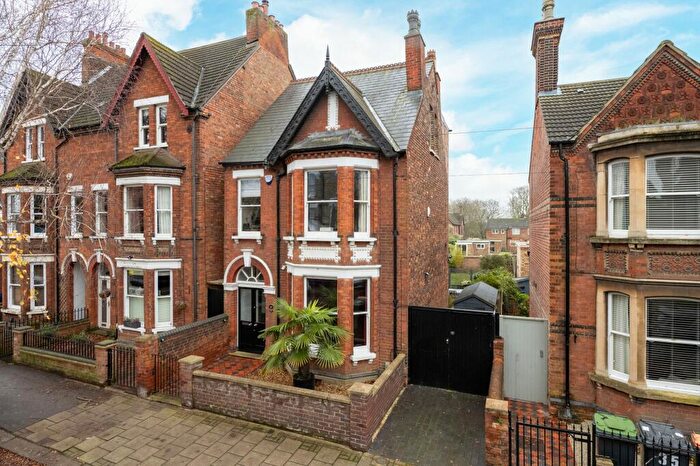 4 Bedroom Detached House For Sale In Waterloo Road, Bedford, MK40