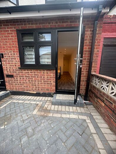 Studio To Rent In Kenton Lane, Harrow, Greater London, HA3
