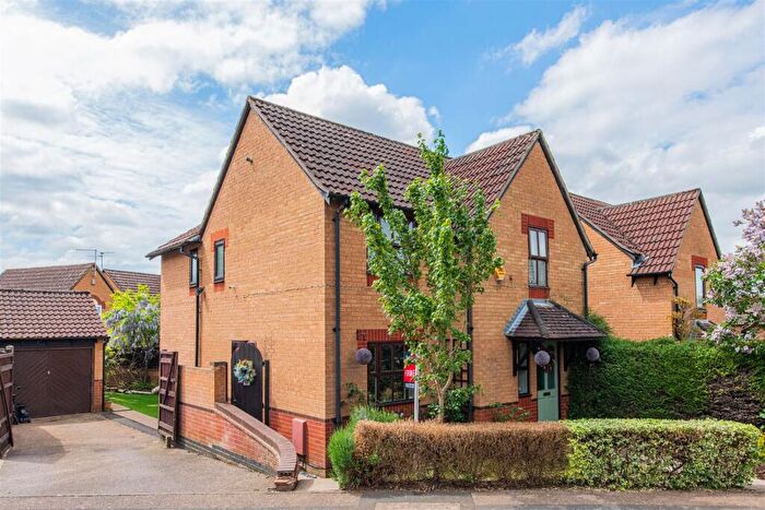 4 Bedroom Detached House For Sale In Kingfisher Way, Burton Latimer, NN15