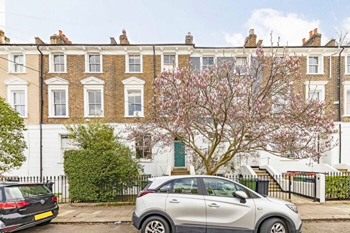 4 Bedroom Flat To Rent In Burnley Road, Stockwell, SW9