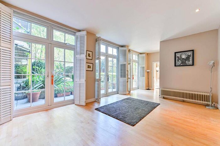 3 Bedroom House For Sale In Fleetwood Apartments, Hackney, London, N16