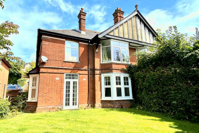 1 Bedroom Flat To Rent In High Wycombe, Buckinghamshire, HP12