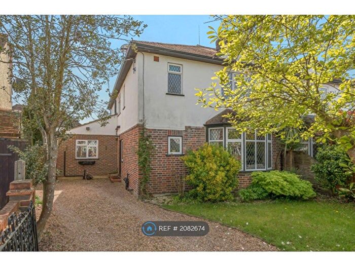4 Bedroom Semi-Detached House To Rent In Moorhayes Drive, Staines-Upon-Thames, TW18