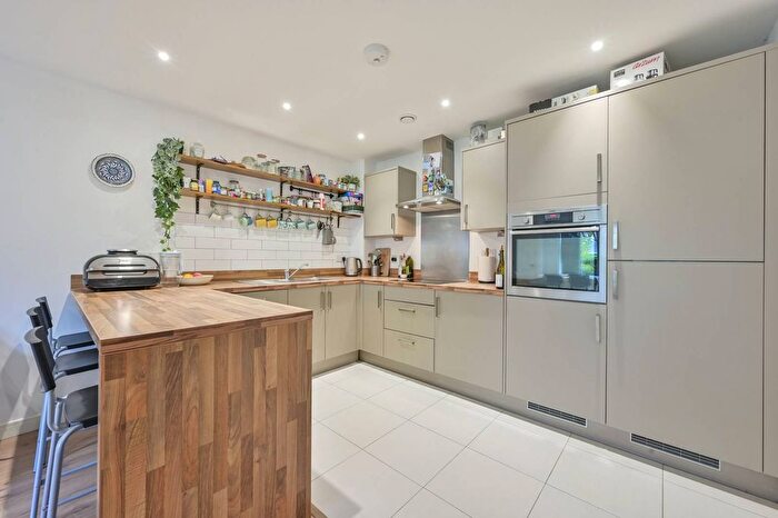 2 Bedroom Flat For Sale In Kingston Road, Wimbledon, London, SW20